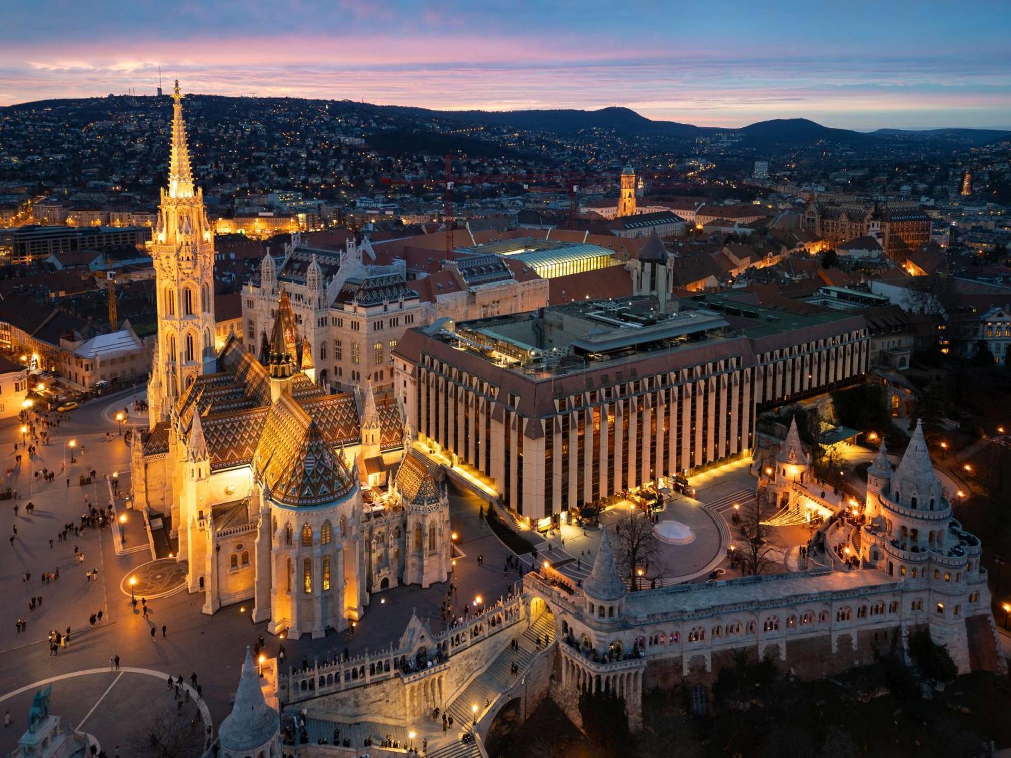 Hilton Budapest Ngoại thất bức ảnh The Basilica of the National Shrine of the Immaculate Conception